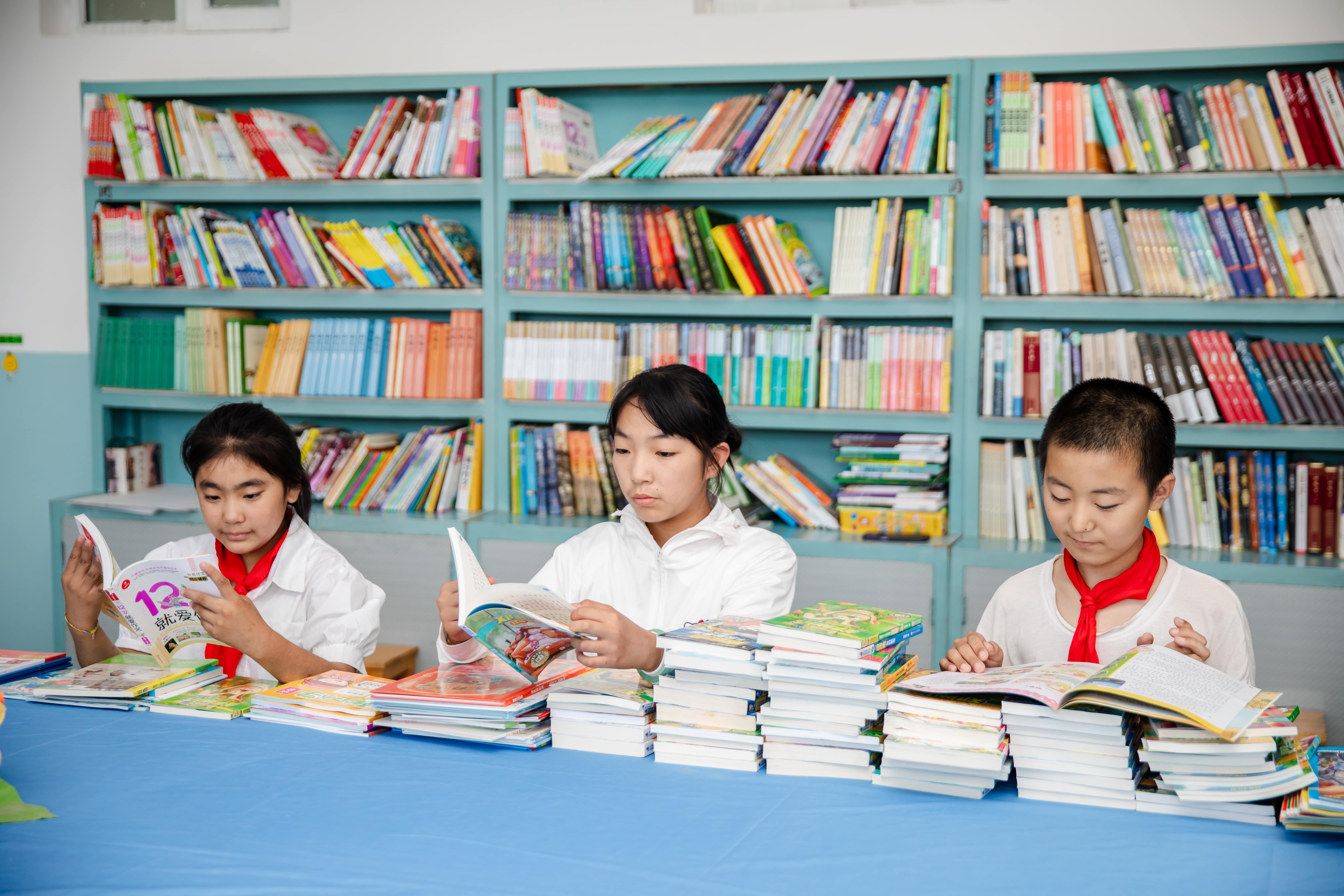 天津高校大学生记者走进押球官方网站-押球（中国）
公益小学开展“书香悦读，筑梦成长”活动
