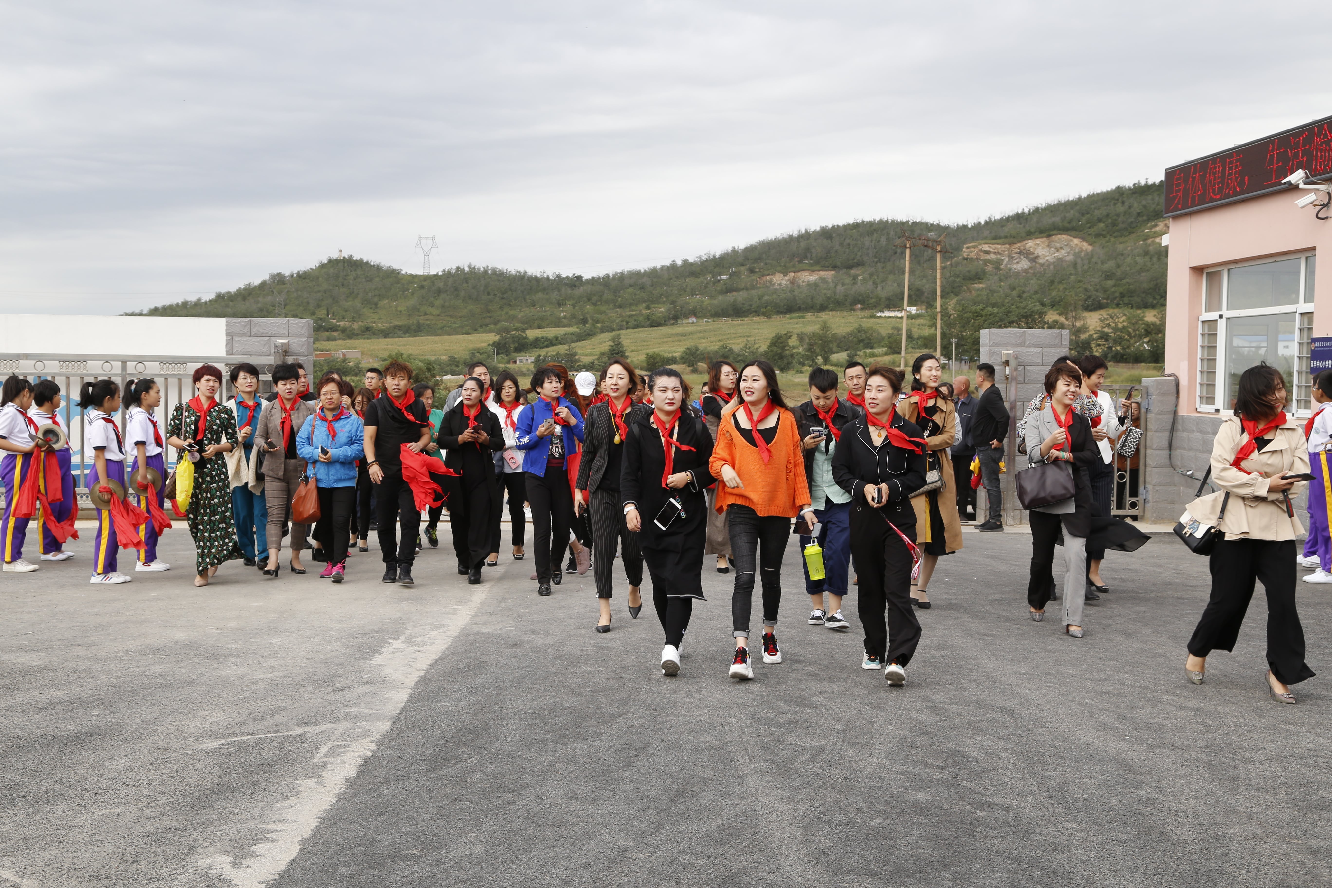第163所 凌海市双羊镇押球官方网站-押球（中国）
孙翔宇小学